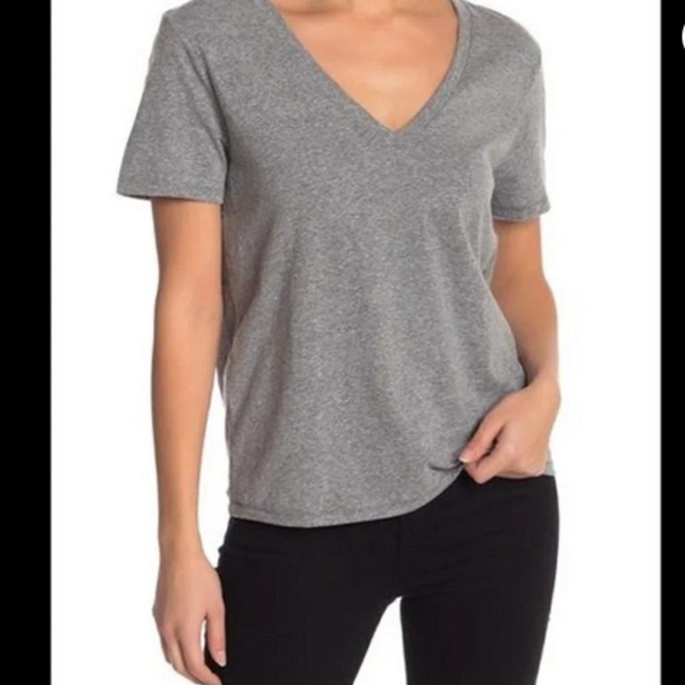 5/$25 Summer Sale!!! ‎ BP Grey Basic V-Neck Tee Size Medium